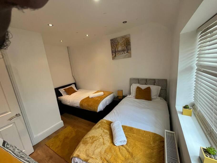 Fabulous 3 Bedroom House , Sleeps Up To 5-7 Guest. South Ockendon Exterior photo