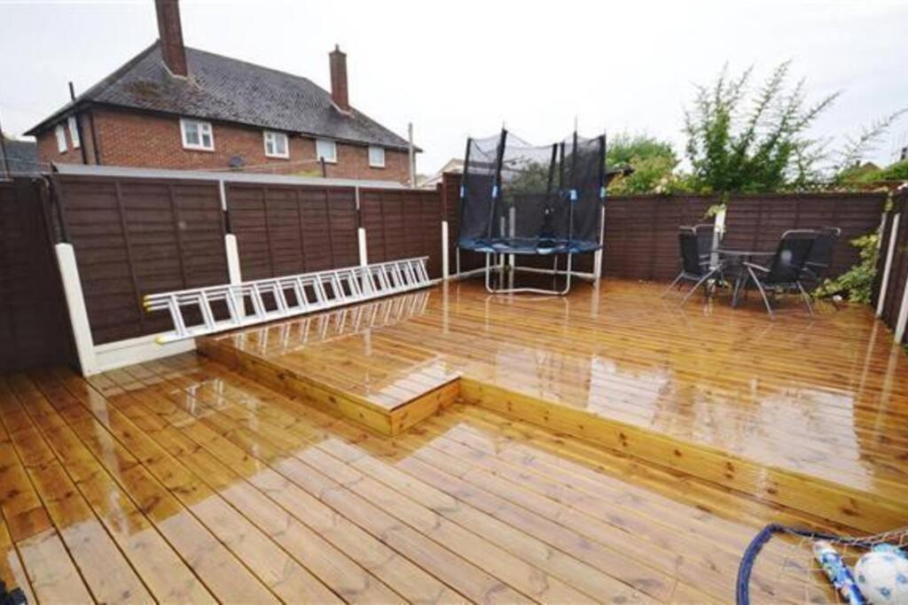 Fabulous 3 Bedroom House , Sleeps Up To 5-7 Guest. South Ockendon Exterior photo
