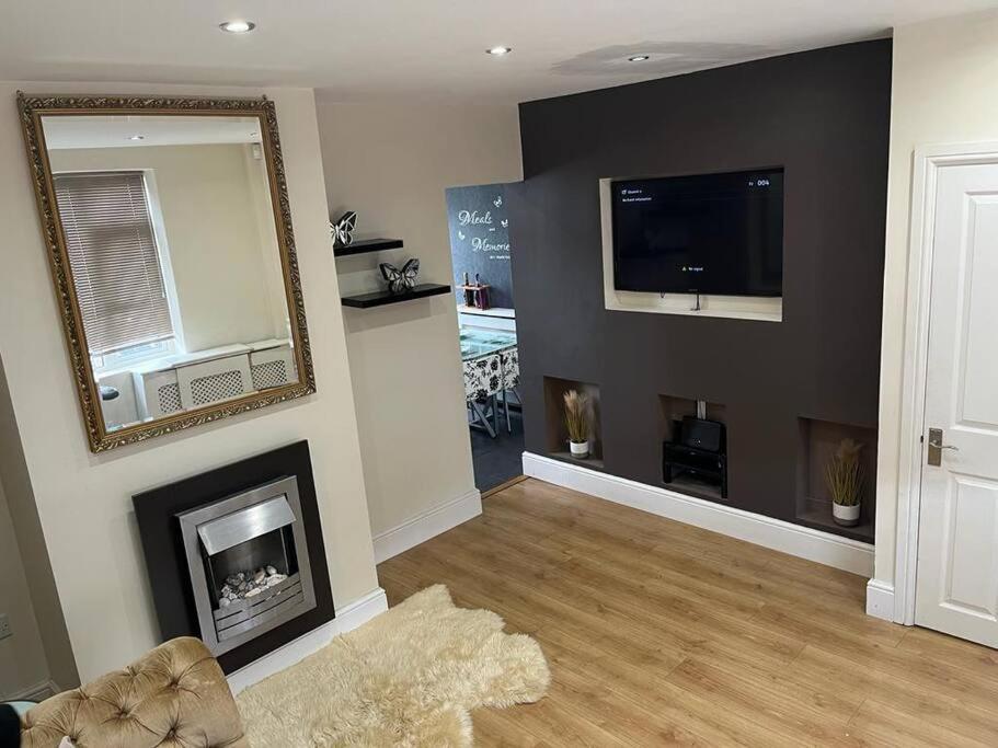 Fabulous 3 Bedroom House , Sleeps Up To 5-7 Guest. South Ockendon Exterior photo